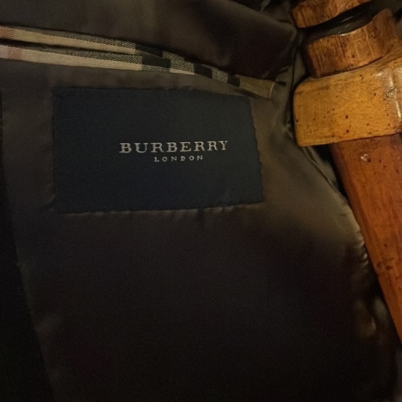 Burberry Wool & Cashmere suit. 40R Jacket. Pants. 30-32. - Picture 2 of 4